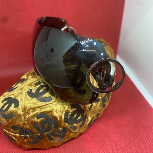 Authentic Chanel Classic Aviator Shield Sunglasses - Picture 3 of 15